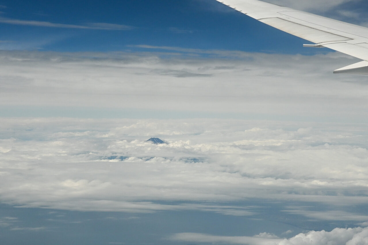NIKON Zfc+NIKKOR Z DX 24mm f/1.7 飛行機から見える富士山頂