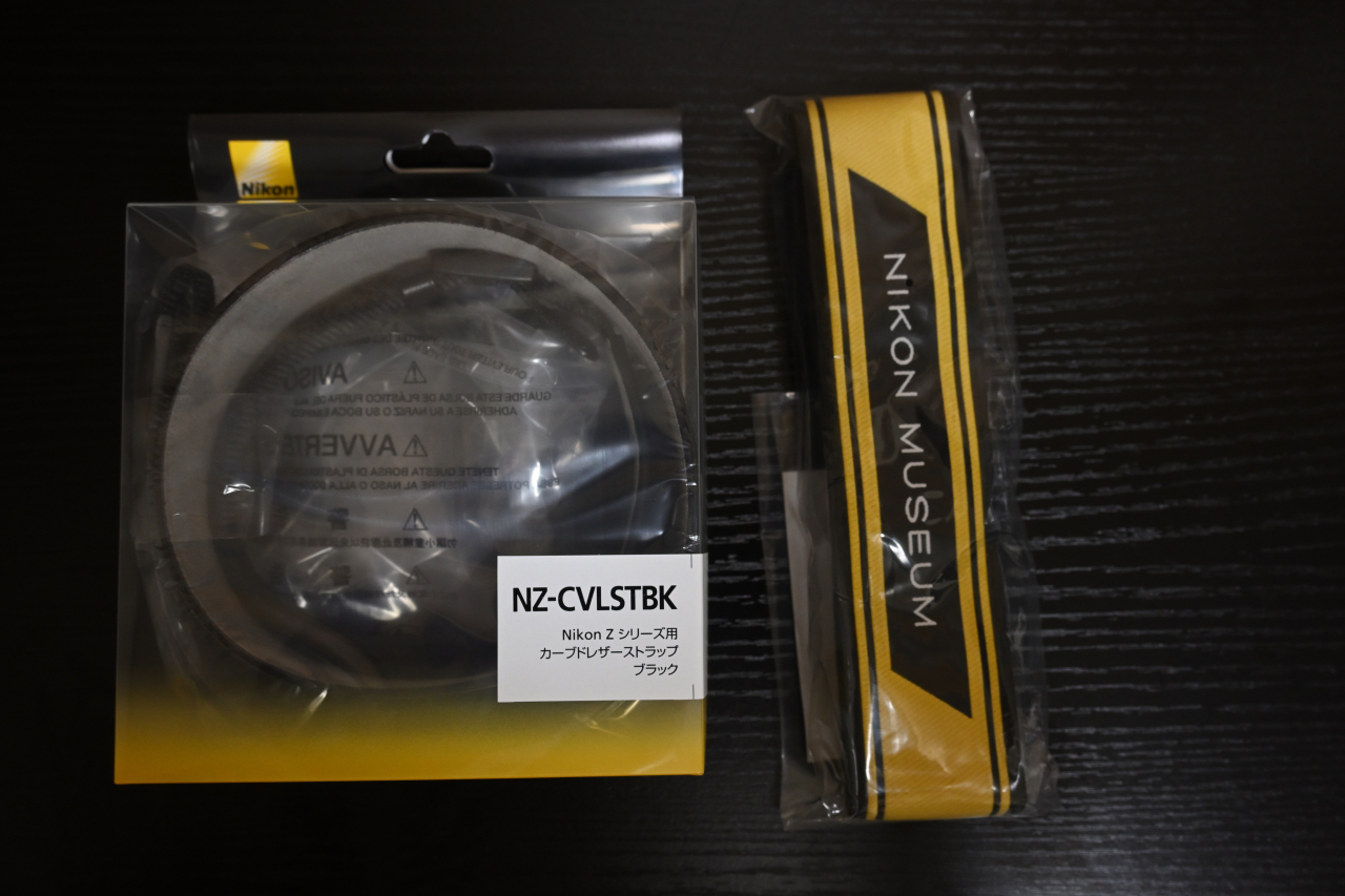 Nikon Zシリーズ用カーブドレザーストラップとニコンミュージアム ストラップ