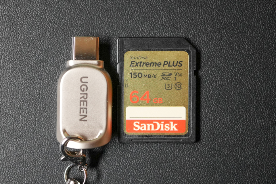UGREEN USB-C microSDカードリーダーの本体サイズはSDカードと同じくらい