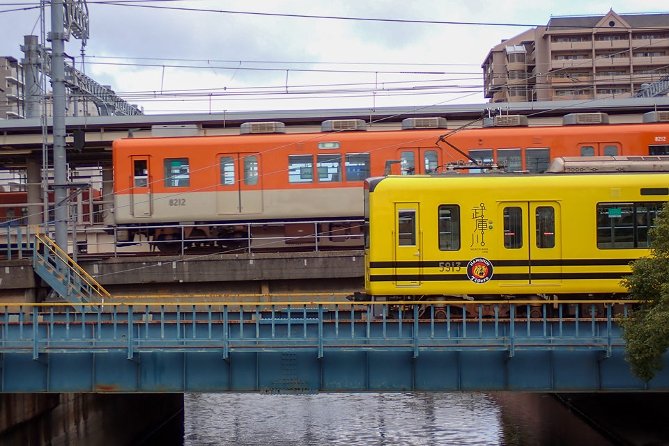 OLYMPUS TG-6 武庫川線車両と本線車両の回送
